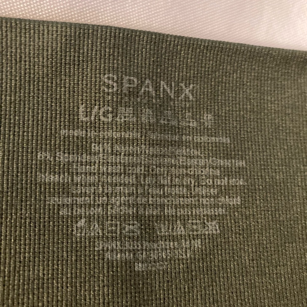 SPANX  look at me leggings ladies size large in camouflage